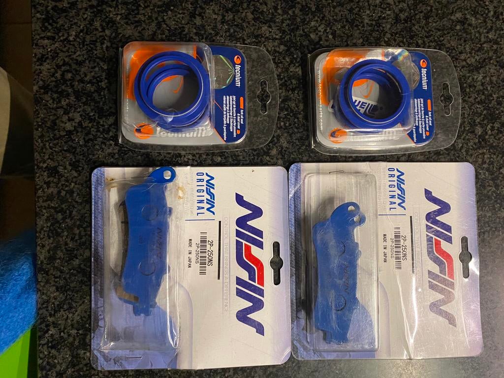 Remblokken en vorkdichtingen HONDA PANEUROPEAN 1300 ABS, Motoren, Ophalen of Verzenden, Nieuw