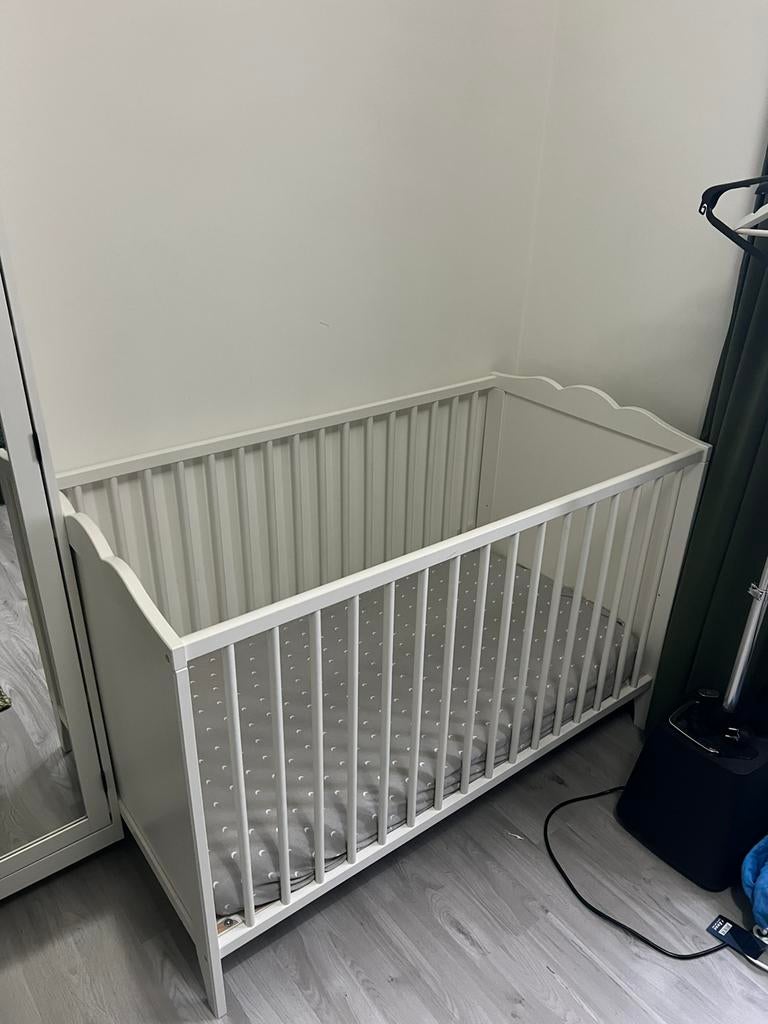 Ikea peuter bedje, Kinderen en Baby's, Ophalen, Zo goed als nieuw, Lattenbodem