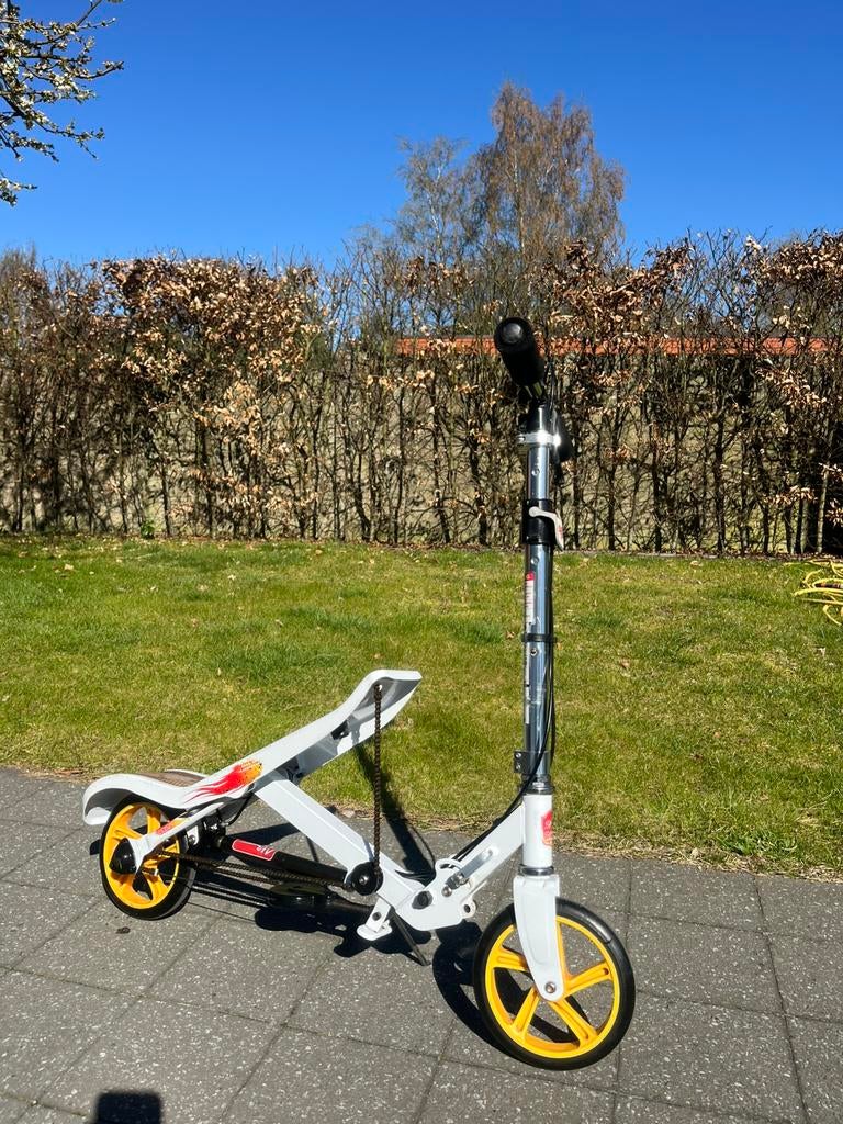 Space scooter in goede staat, Fietsen en Brommers, Steps, Ophalen, Zo goed als nieuw