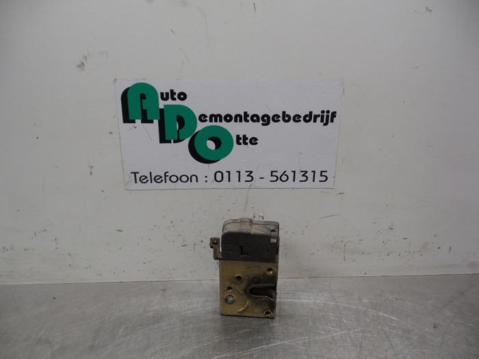 Serrure portière mécanique 2portes gauche d'un Peugeot 206, -, 3 mois de garantie, Utilisé, -