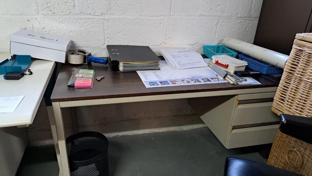 Metalen bureautafel voor garage,tuinhuis,hobby, Tuin en Terras, Tuinhuizen, Ophalen, Tuinhuis