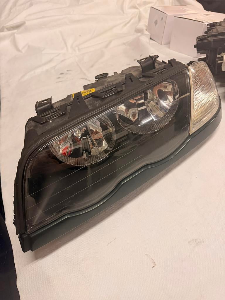 2 phares avant pour BMW E46 – Excellent état, Autos : Pièces & Accessoires, Éclairage, Enlèvement, BMW