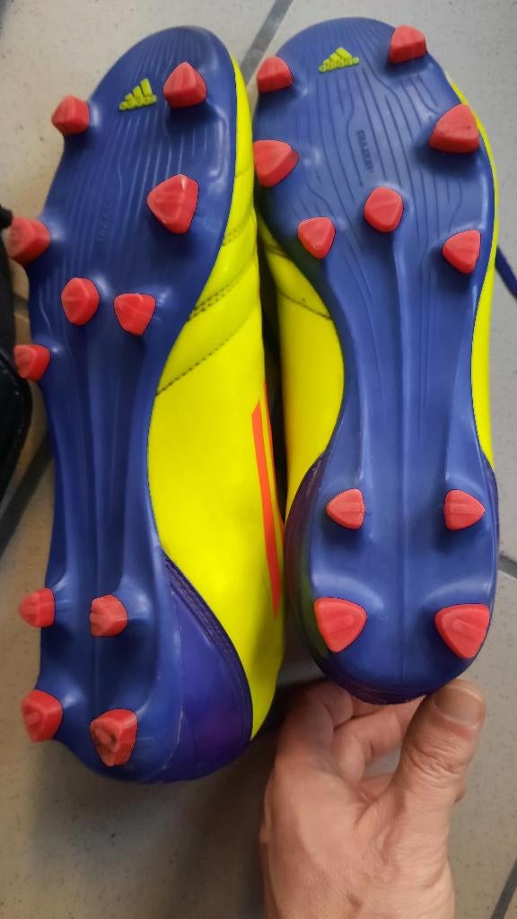 Voetbalschoenen, Sport en Fitness, Ophalen, Zo goed als nieuw, Schoenen