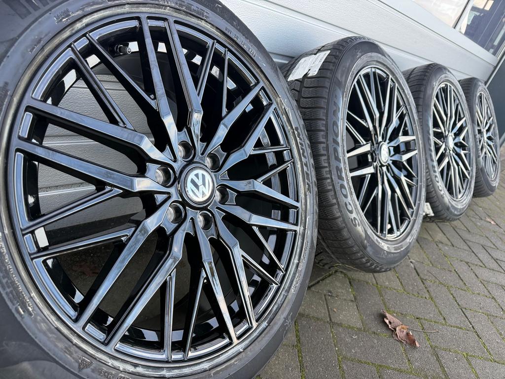 19 inc VW Transporter T7 E-Transporter velgen Pirelli banden, Auto-onderdelen, Banden en Velgen, 19 inch, Bestelwagen, -, -