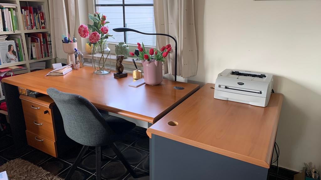 Bureauruimte van het prestigieuse merk Bulo, Huis en Inrichting, Bureaus, Ophalen, Hout, Bruin, Zo goed als nieuw