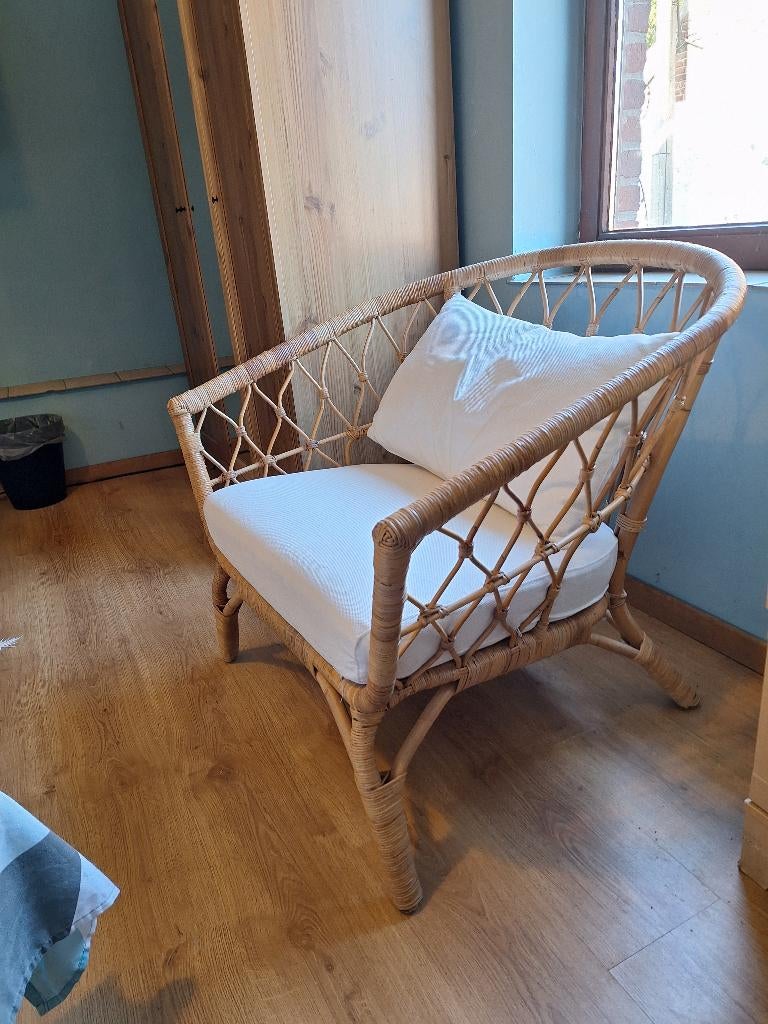 Rotan zetel met witte kussens, Ophalen