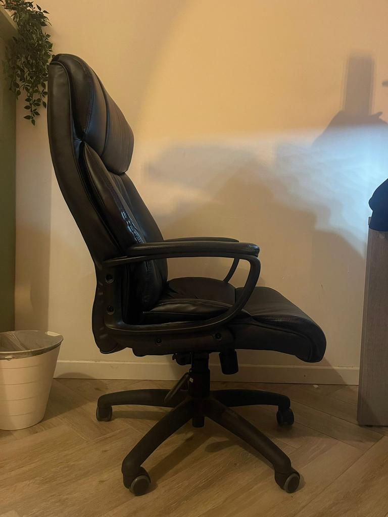 Tjele Desk Chair from Jysk, Enlèvement, Comme neuf