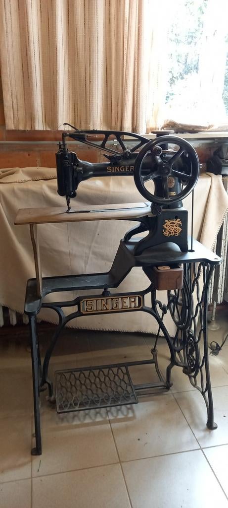 Singer naaimachine voor leder, Ophalen
