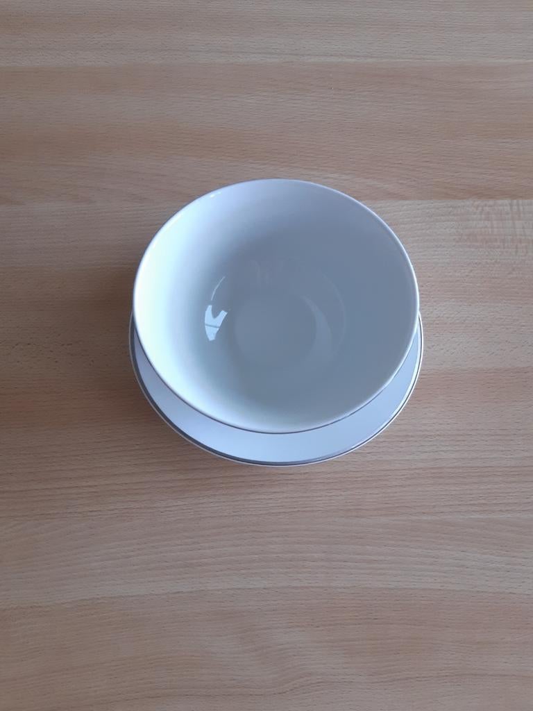 Sauskom met zilveren rand, Huis en Inrichting, Ophalen of Verzenden, Zo goed als nieuw, Kom(men)