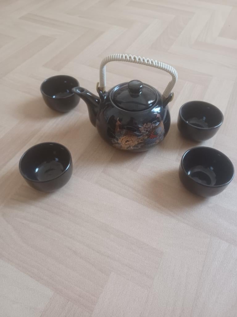 Jolie théière japonaise, Enlèvement