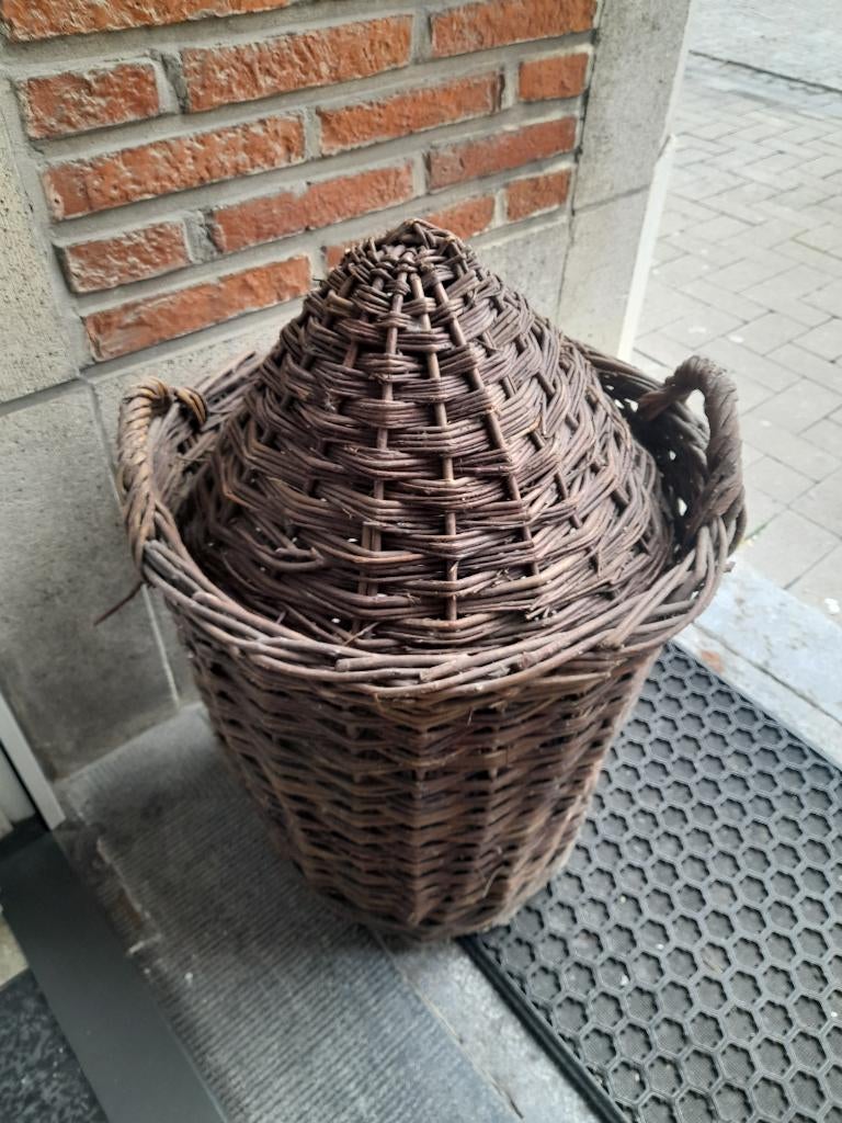 Stevige korf van damme jeanne, Ophalen