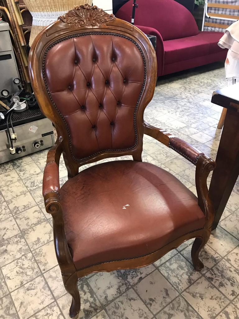 Fauteuil Chesterfield ancien en parfait état, Enlèvement