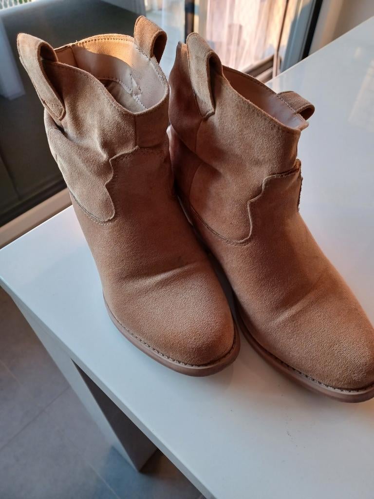 Leuke enkellaarsjes maat 39, Ophalen of Verzenden, Zo goed als nieuw, Beige