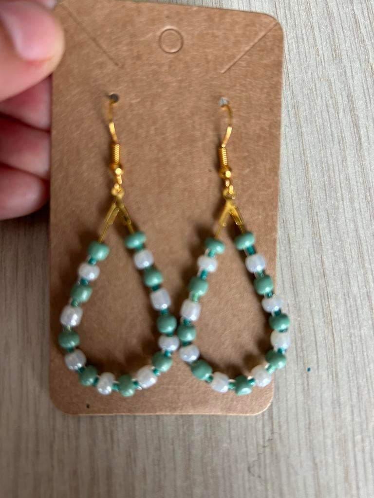 Mooie oorbellen mintgroen/wit, Bijoux, Sacs & Beauté, Boucles d'oreilles, Enlèvement ou Envoi, Comme neuf, Blanc, Or