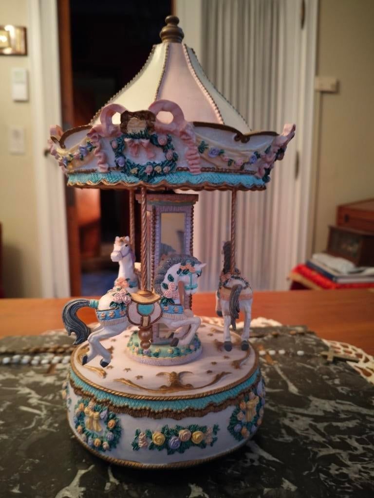 Petit carrousel ou manège en parfait état, Antiquités & Art, Antiquités | Jouets, Enlèvement