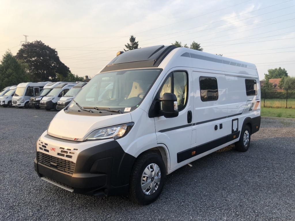 🚐✨ LMC Innovan 640 – Automaat - Lengtebedden - Nieuw🔥, Caravanes & Camping, Camping-cars, Marchepied électrique, 6 à 7 mètres