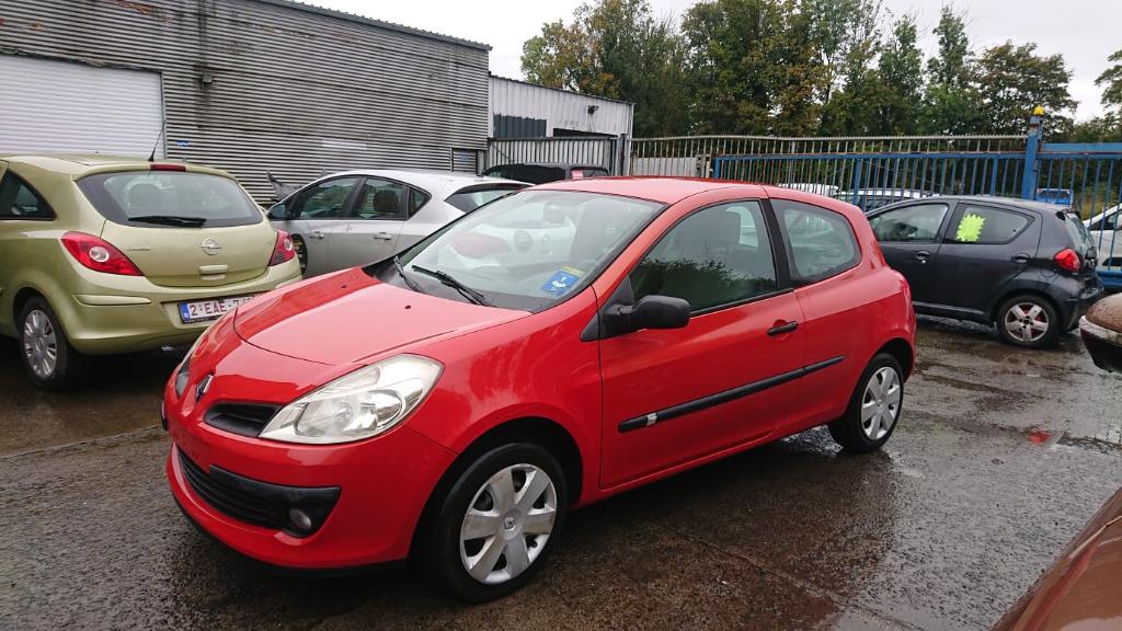 Renault clio 1200cc essence 2006 155000km ve clim GARANTIE, Autos, Rouge, Achat, Entreprise, Boîte manuelle