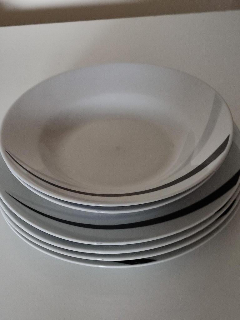 4 dinerborden en 2 soepborden, Ophalen of Verzenden, Gebruikt, Bord(en)