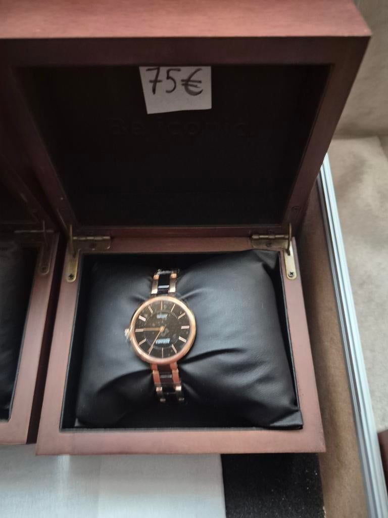 Montre femme, Enlèvement