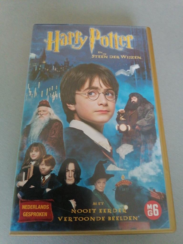 VHS videocassette Harry Potter en de steen der...  uit 2001, Ophalen of Verzenden, Gebruikt