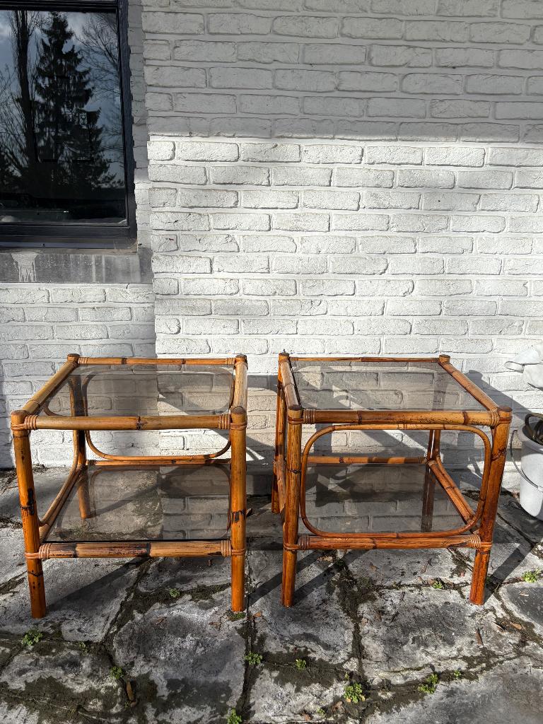 Paire de tables d’appoint en bambou et verre fumé vintage, Enlèvement