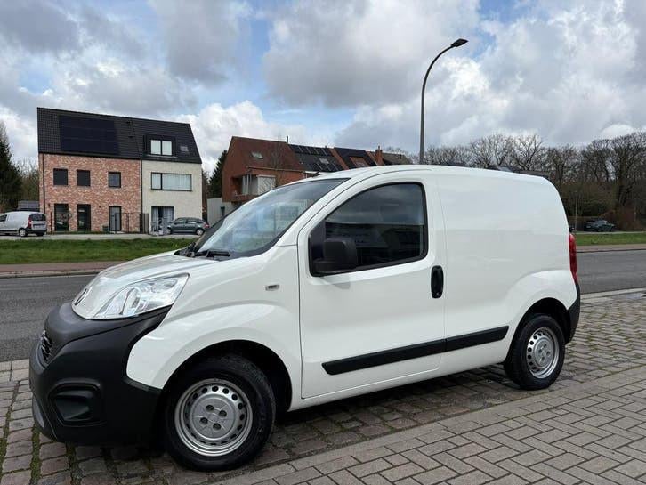 Fiat Fiorino | 12 Maanden Garantie | 30 Dkm | Benzine | 2017, Auto's, Bestelwagens en Lichte vracht, Testrit aan huis, Stof, Wit