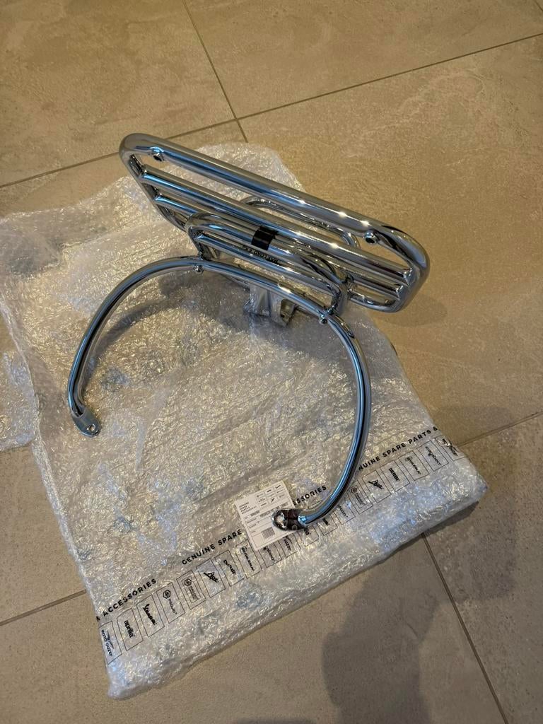 Vespa GTS achterklapdrager chroom, Motoren, Accessoires | Koffers en Tassen, Ophalen, Nieuw