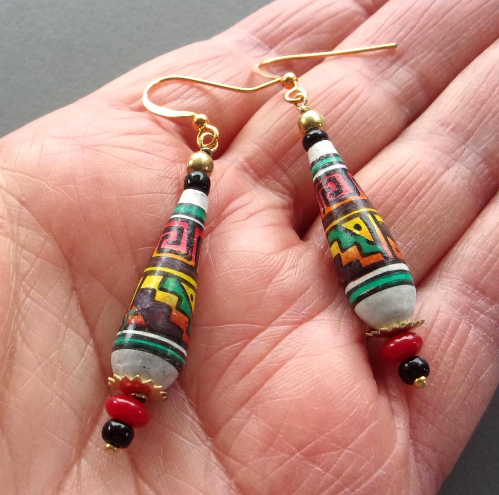 Nieuwe handgemaakte oorbellen in  koraal en Peruaanse kralen, Handtassen en Accessoires, Oorbellen, Overige materialen, Hangers