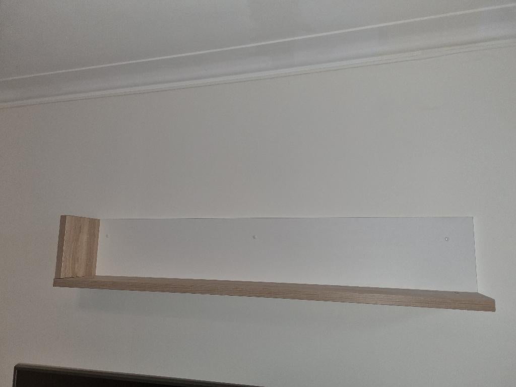 Mooie wandplank in wit en lichte eik, Ophalen, Gebruikt