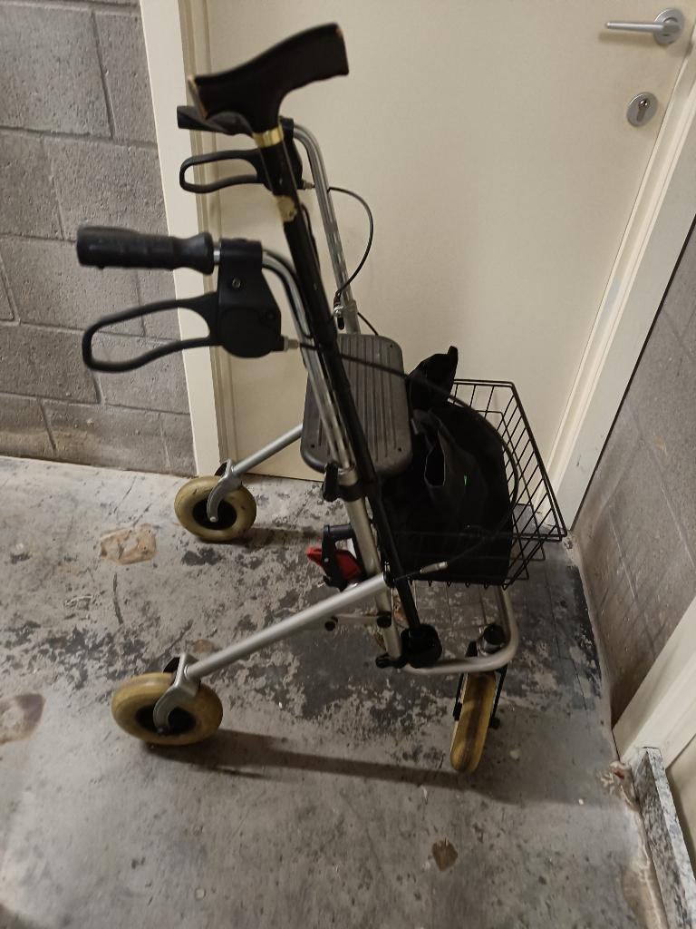 rollator met accessoires, Diversen, Rollators, Ophalen, Opvouwbaar, Gebruikt