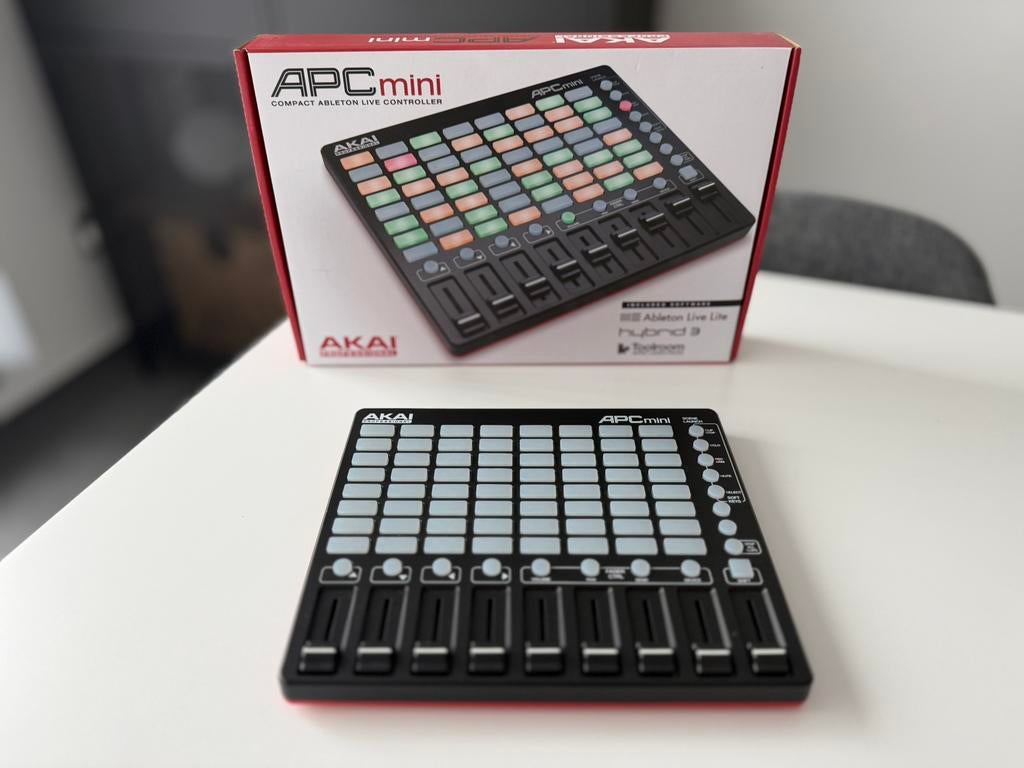 Akai APC Mini MIDI Controller – Compleet in doos, Muziek en Instrumenten, Ophalen of Verzenden, Zo goed als nieuw