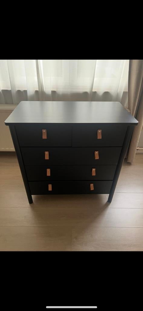 commode en bois massif et poignet cuir IKEA couleur n’existe, Maison & Meubles, Armoires | Commodes, Enlèvement, Comme neuf