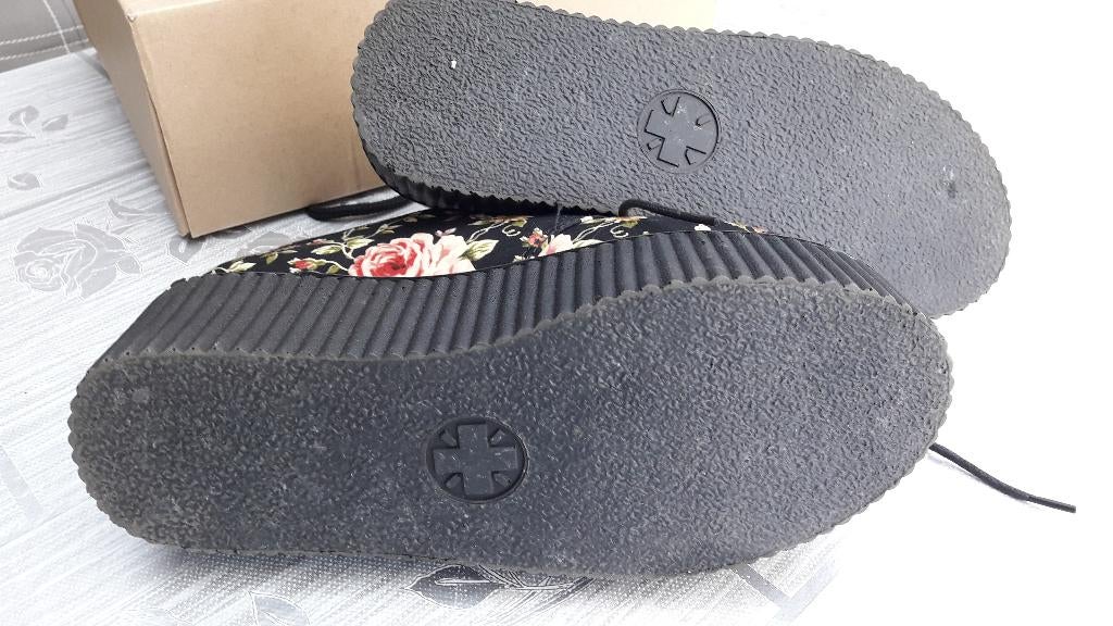 Industrial Punk Shoes M 35, Ophalen, Zo goed als nieuw, Zwart