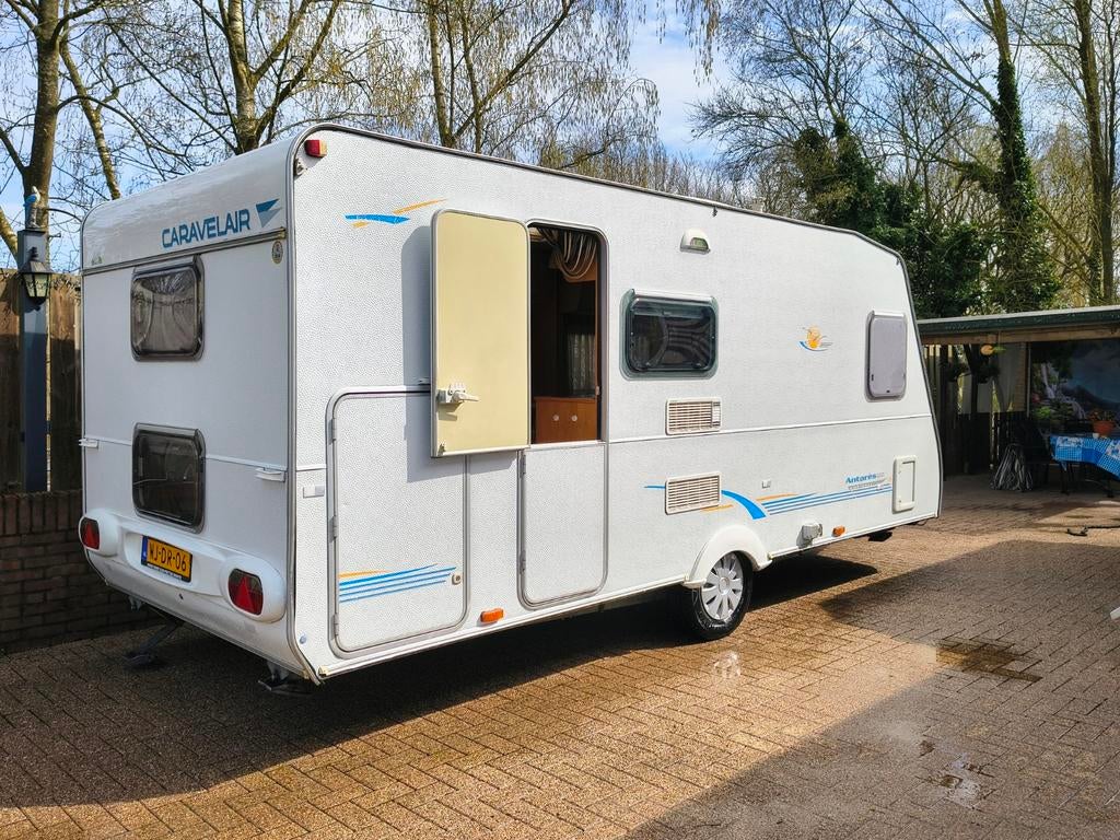 Caravelair Antares 510 stapelbedden en dakairco caravan 2003, Particulier, Koelkast, Caravelair
