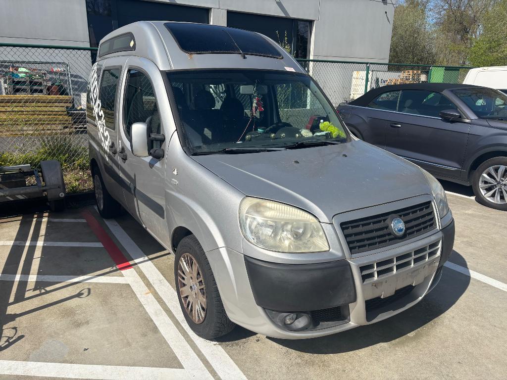 Fiat Doblo voor afbraak/motor defect, Auto's, Fiat, Voorwielaandrijving, Monovolume, Doblo, 4 cilinders