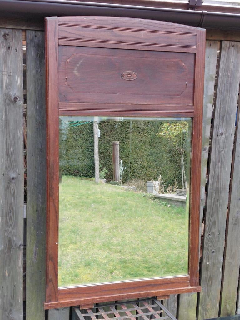 Oude kader met spiegel, Ophalen