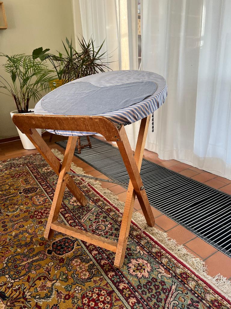 Kantklos kussen en houten standaard, Hobby en Vrije tijd, Kantklossen, Ophalen, Zo goed als nieuw, Kussen