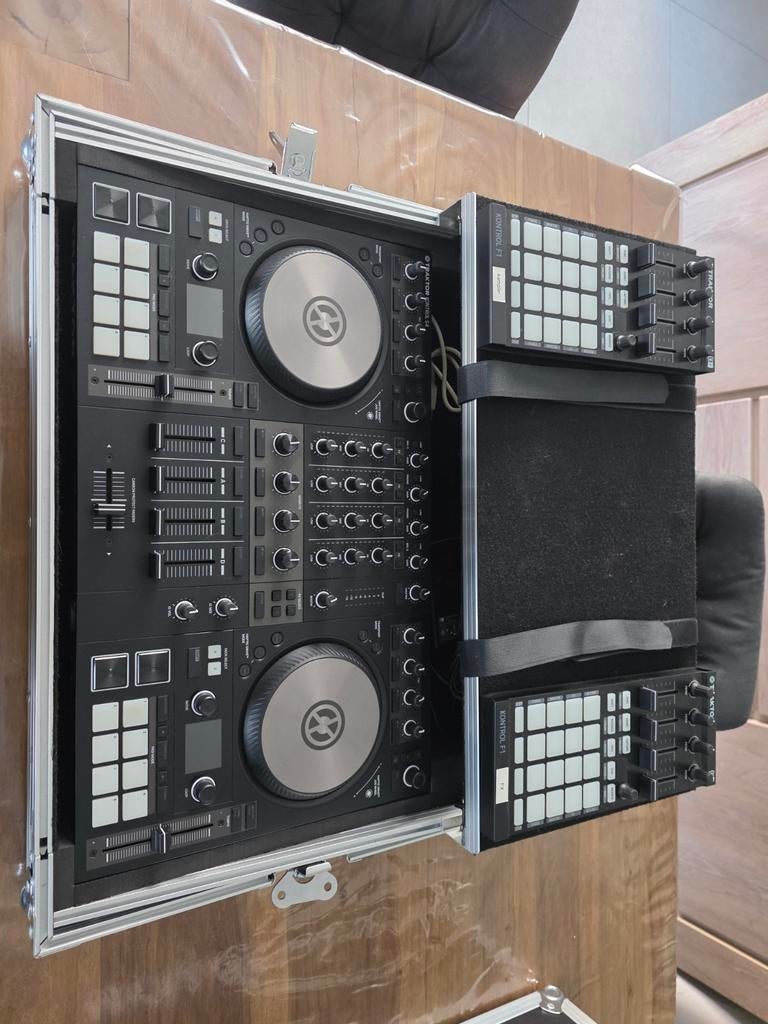 Traktor s4 mk3 + flightcase + 2 x kontrol f1, Ophalen