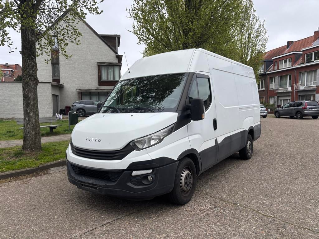 Iveco daily 2.3d euro6 Camera GPS Carplay trekhaak 3500kg, Auto's, Euro 6, Iveco, Wit, Particulier