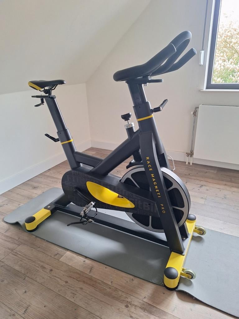 Spinningfiets: fitbike race magnetic pro, Sport en Fitness, Fitnessapparatuur, Ophalen, Spinningfiets
