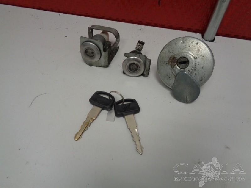 SLOTENSET Honda FES 250 Foresight 1997-2005 (FES250 KFG), Dhr. S. di Majo, Gebruikt, Info@cama-motorparts.nl, P.J. Troelstraweg 8 8
3144 CX  MAASSLUIS, NL