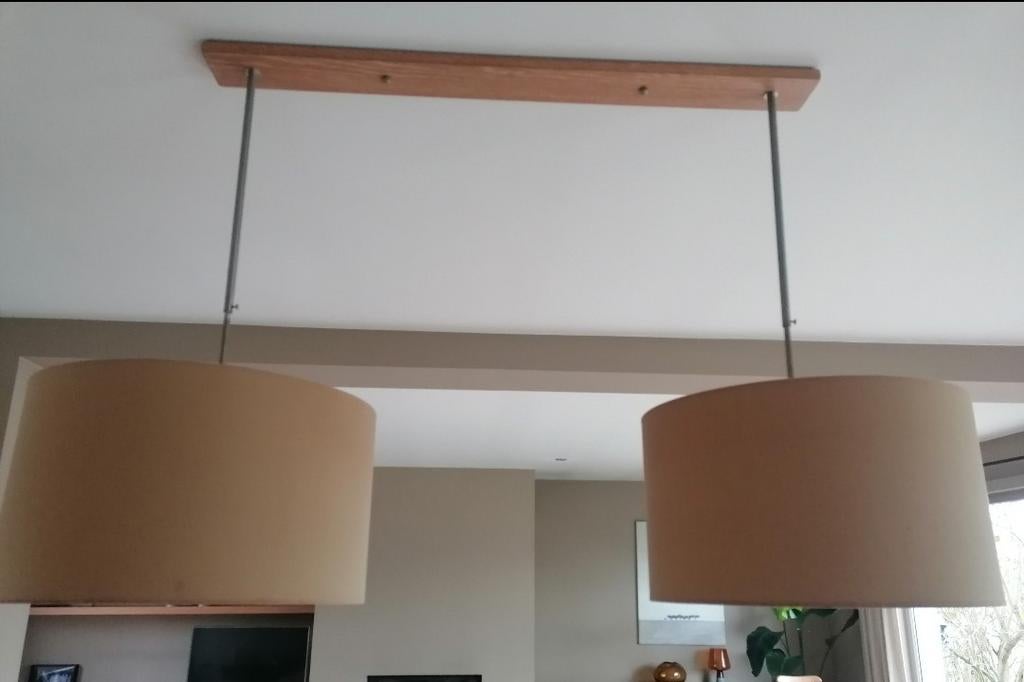 Hanglamp met 2 beige lampenkappen, Ophalen