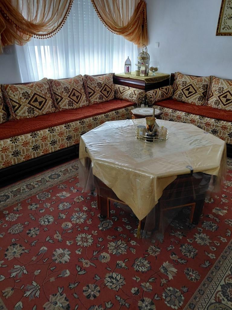 Salon de style marocain, Enlèvement