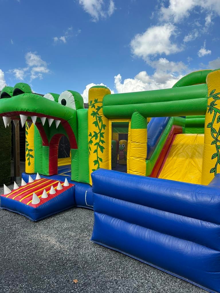 Springkasteel krokos met glijbaan, Ophalen, Zo goed als nieuw