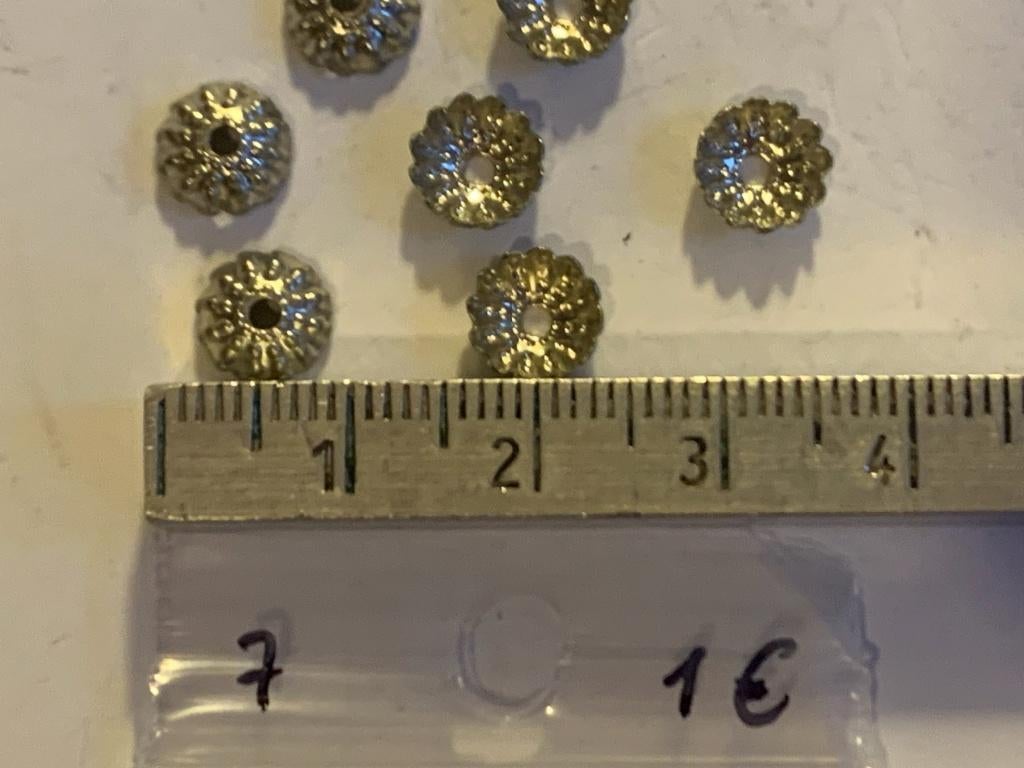 7 stuks metalen kralenkapjes, Enlèvement ou Envoi, Neuf, Entretoise ou Perle intermédiaire