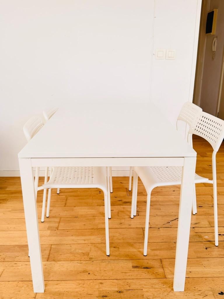 IKEA dining table with 4 lightweight plastic chairs, Huis en Inrichting, Tafels | Eettafels, Gebruikt, 50 tot 100 cm, 100 tot 150 cm