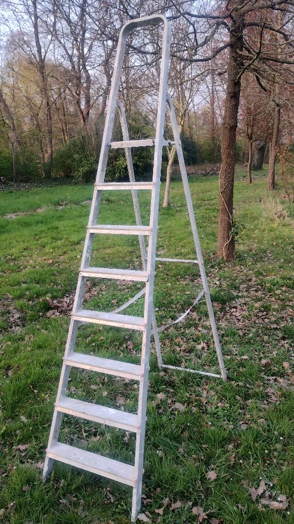 Escabeau en ALU 8 marches, suite de décès, Bricolage & Construction, 2 à 4 mètres, Pliable ou rétractable/escamotable, Échelle