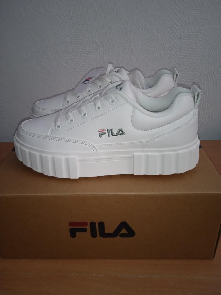 Baskets femme fille Fila taille 39 neufs avec étiquette, Enlèvement