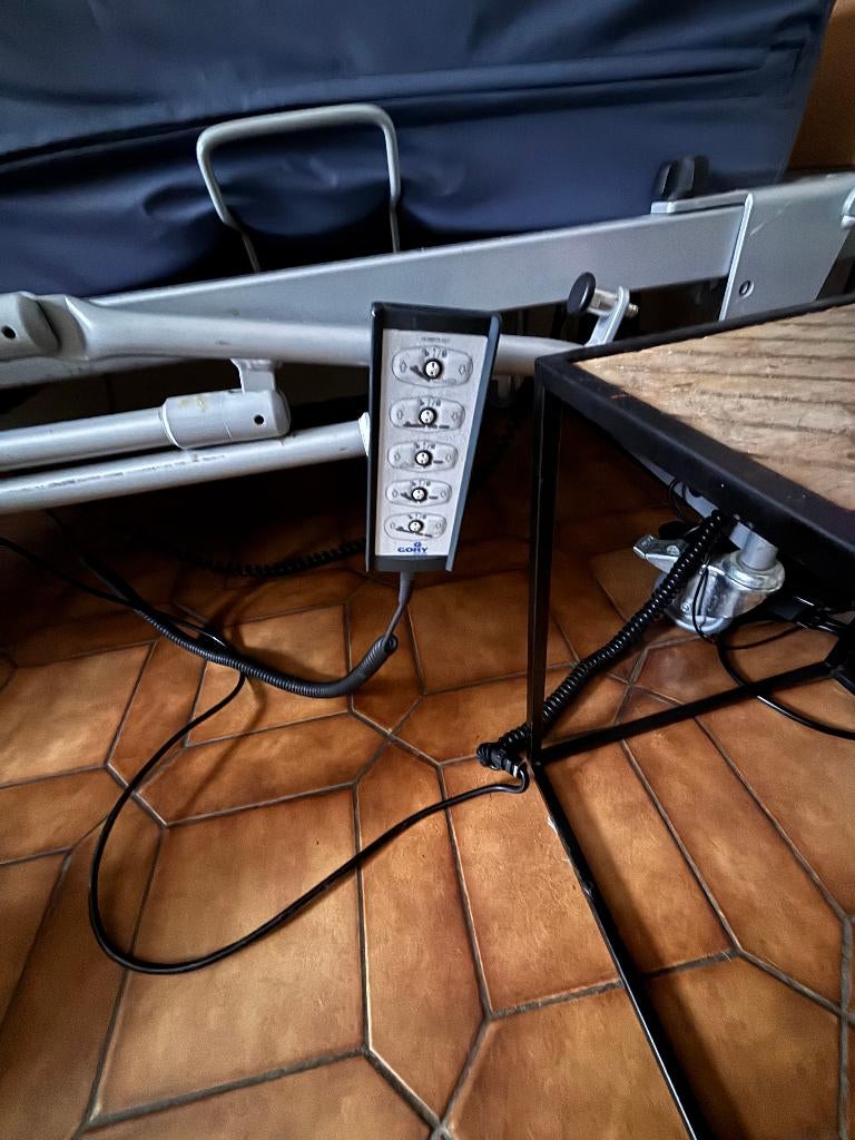 Lit médical électrique complet, Ophalen, Zo goed als nieuw