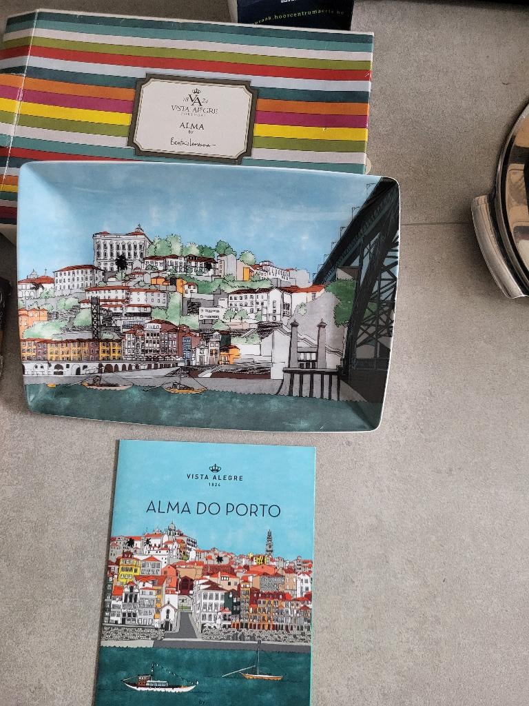 Plat en porcelaine Vista Alegre, Antiquités & Art, Enlèvement